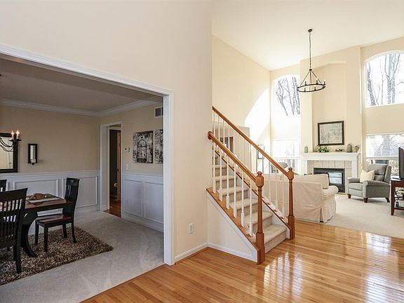 4th image of 6545 Rosemont Ln