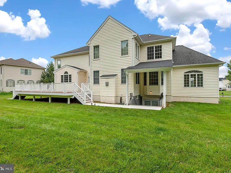 23353 Lennoxville Way — Photo 35