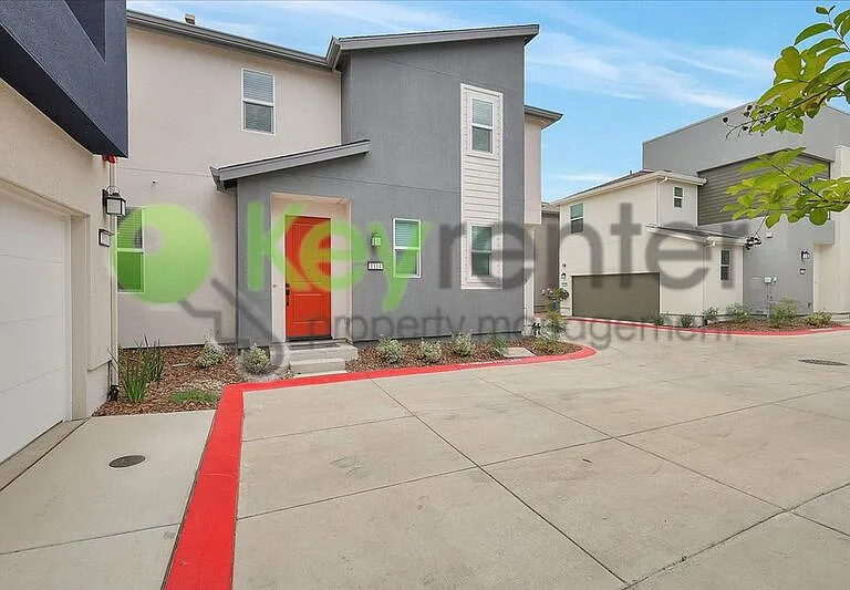 1114 Bengal Loop — Photo 1