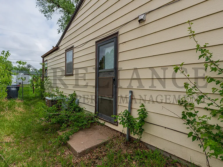 2732 N Grove St — Photo 3