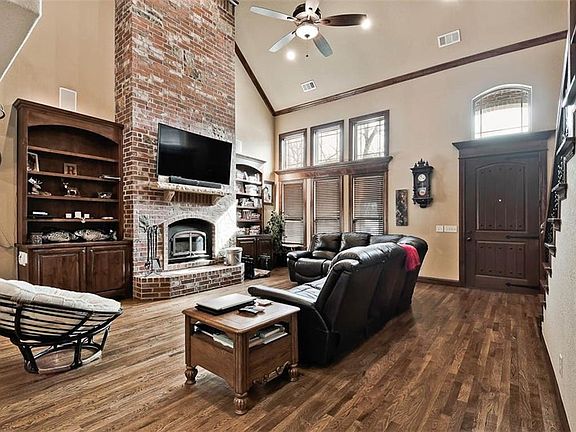 2nd image of 9681 Palomino Dr