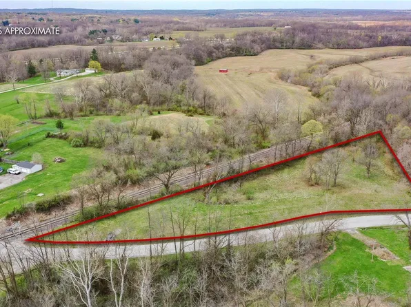 8604 Lageman Rd, Godfrey, IL 62035