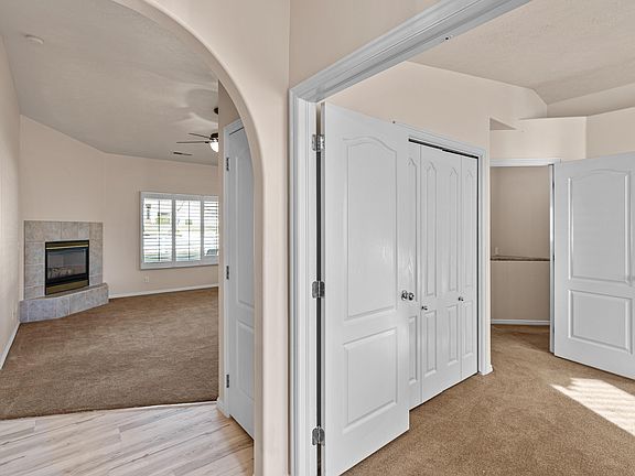 4th image of 555 E Majestic Dr