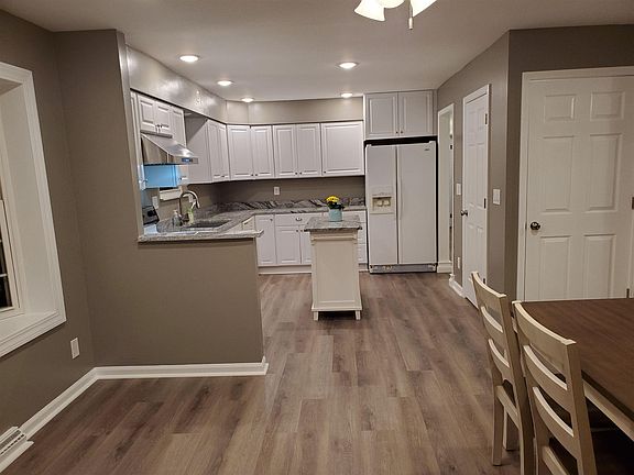 4th image of 6935 Backus Dr