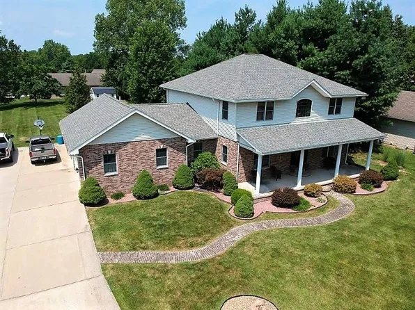 4 Quail Ridge Dr, Pittsfield, IL 62363