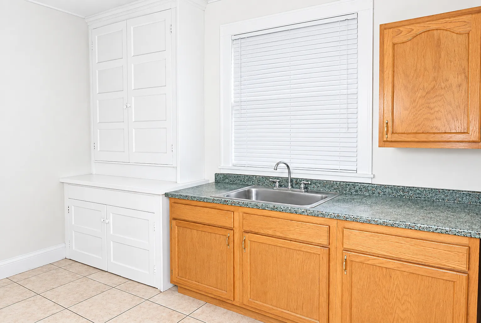 4 bed, 1400 sqft, $2,625 — Photo 1