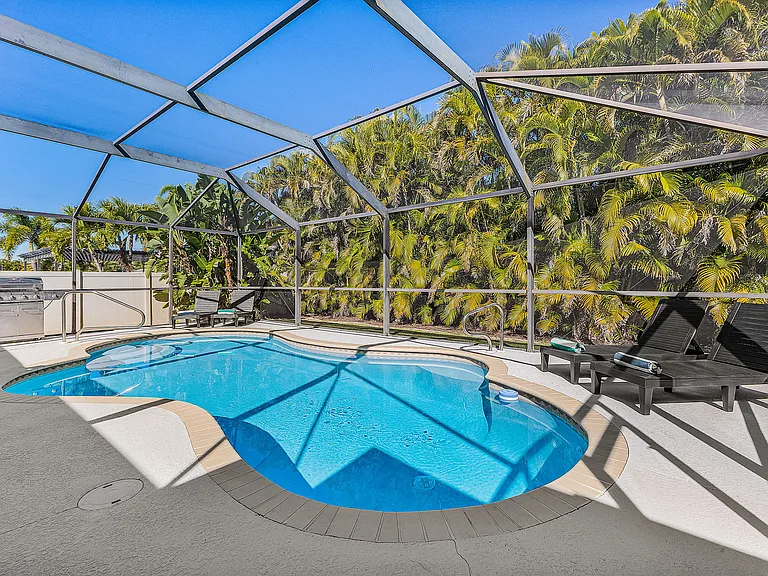 2541 SW 38th Ter — Photo 31