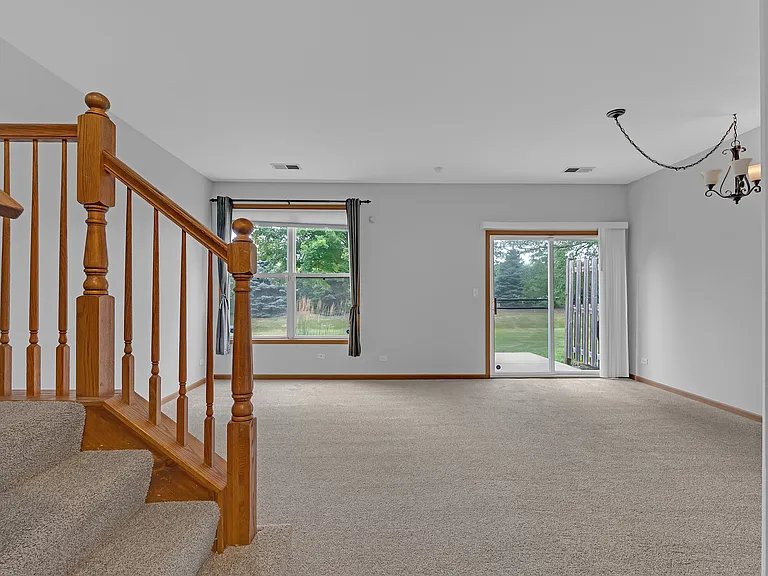 989 Sheridan Cir — Photo 11
