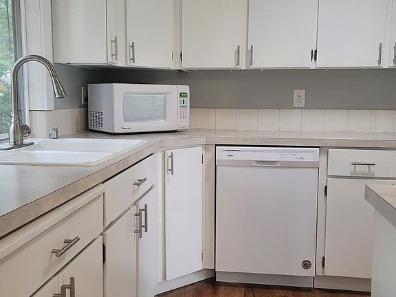 5th image of 3945 Fischer Park Ave NE