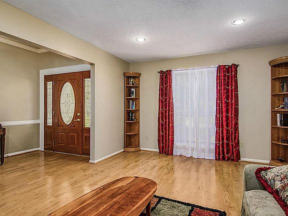 5th image of 3318 Village Oaks Dr