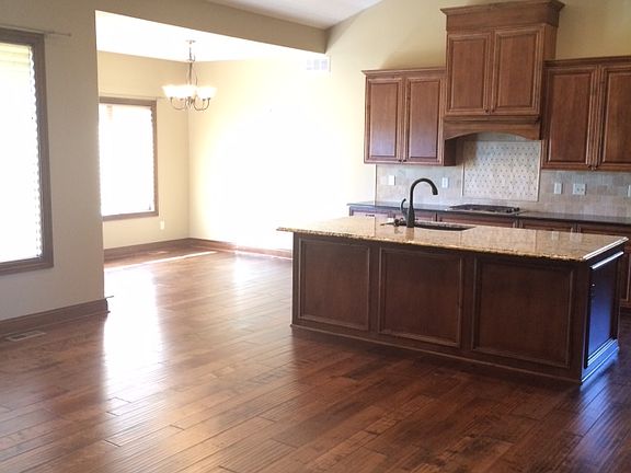 4th image of 1017 E Rosemont Ct