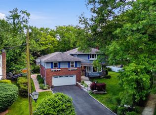 186 N Stratford, Roslyn Heights, NY 11577