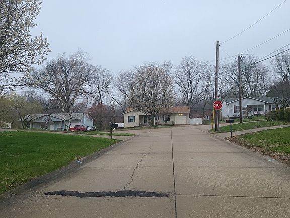 4th image of 703 Amanda St
