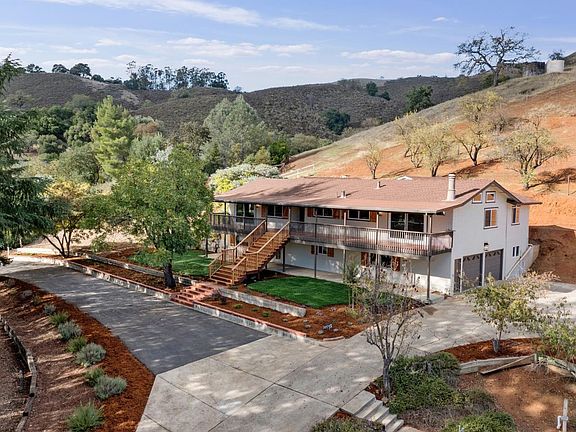 4th image of 15229 Perry Ln