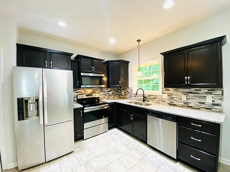 1194 Eagles Bluff Dr — Photo 11