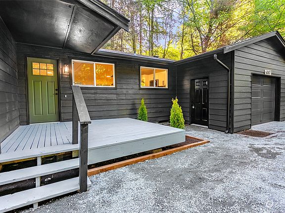 3rd image of 4067 Dogwood Drive NE