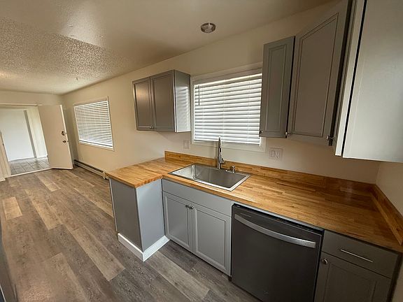 3rd image of 724 Tucker St #1