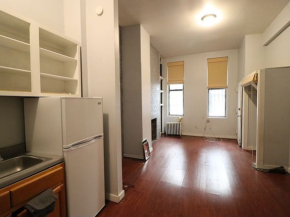 4th image of 110 W Houston St APT 1rw