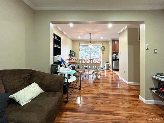 3rd image of 1275 Marigold St