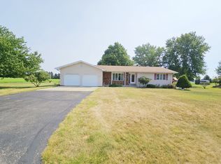 429 12th St #B, Erie, IL 61250