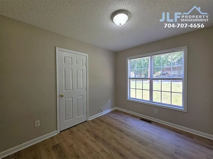 1225 Beard St — Photo 7