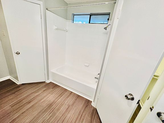 3rd image of 2612 Gwendolyn Ln