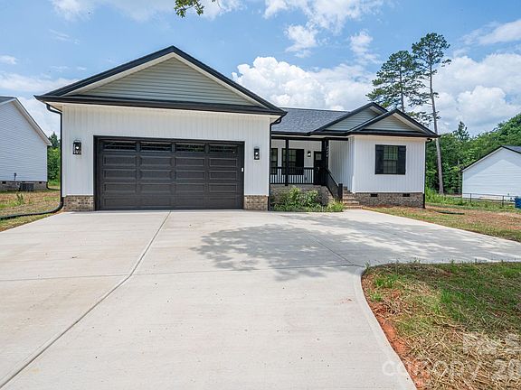 3rd image of 2474 Shoal Rd