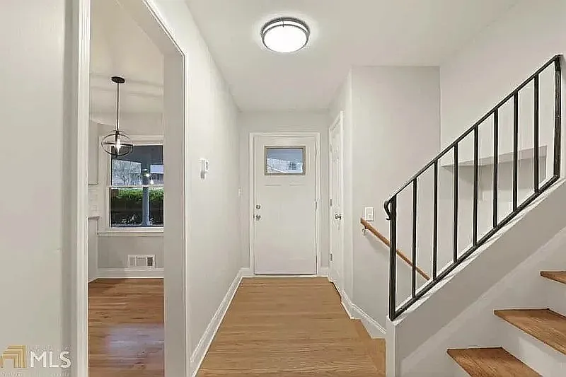 4 bed, 2.5 bath, 2156 sqft, $3,200 — Photo 2