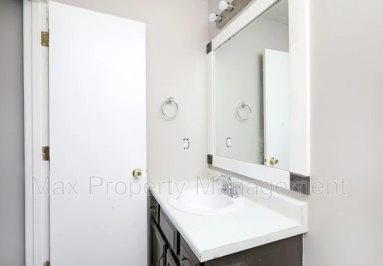 3919 SW 3rd St — Photo 7