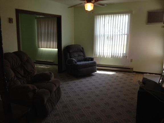 4th image of 8412 Silverbell Ave