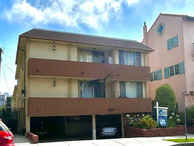1220 Wellesley Ave #8 — Photo 1