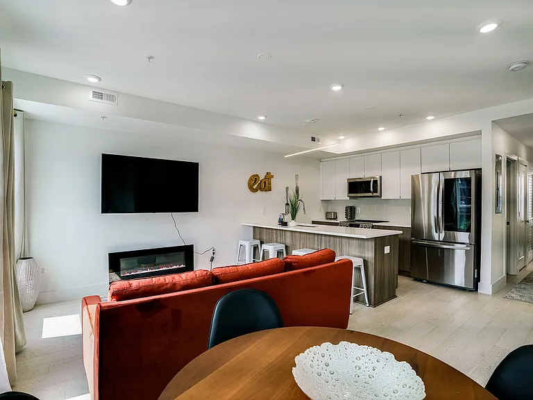 4204 8th St NW #3 — Photo 3