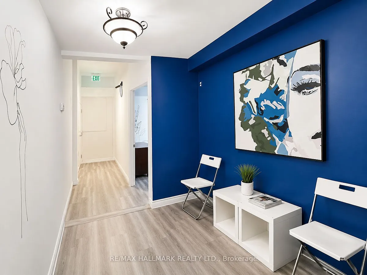 Building Photo - 866 Bathurst St #1