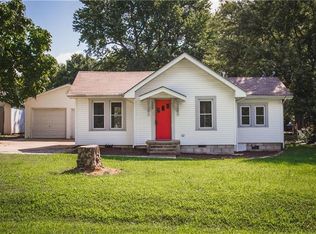 109 N Summit St, Prairie Grove, AR 72753