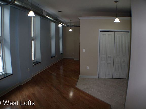 3rd image of 10 W Huron St Ste 303