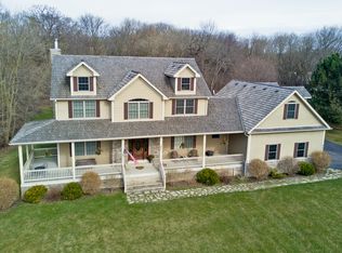 8741 Country Shire Ln, Spring Grove, IL 60081