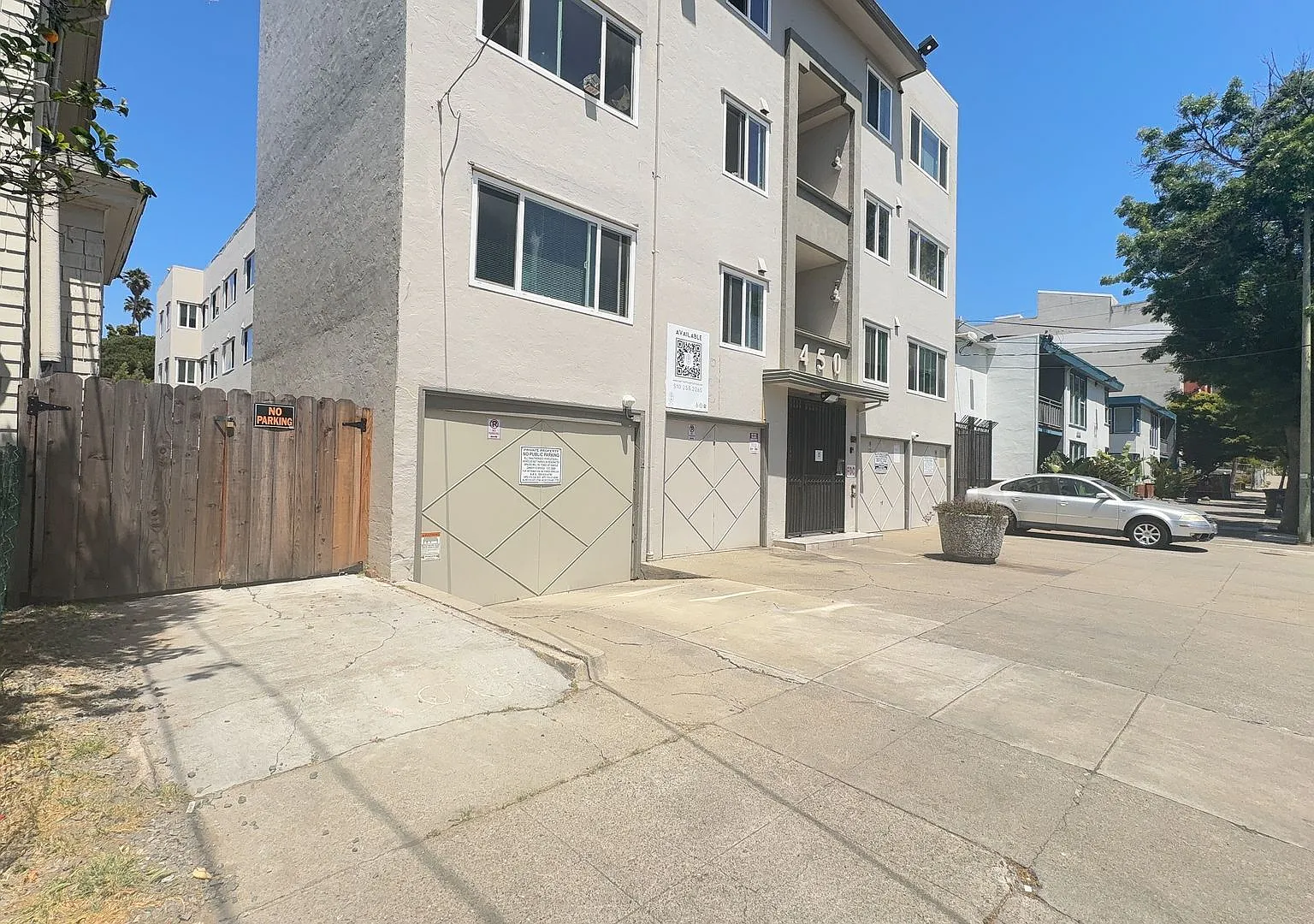 450 28th St — Photo 2
