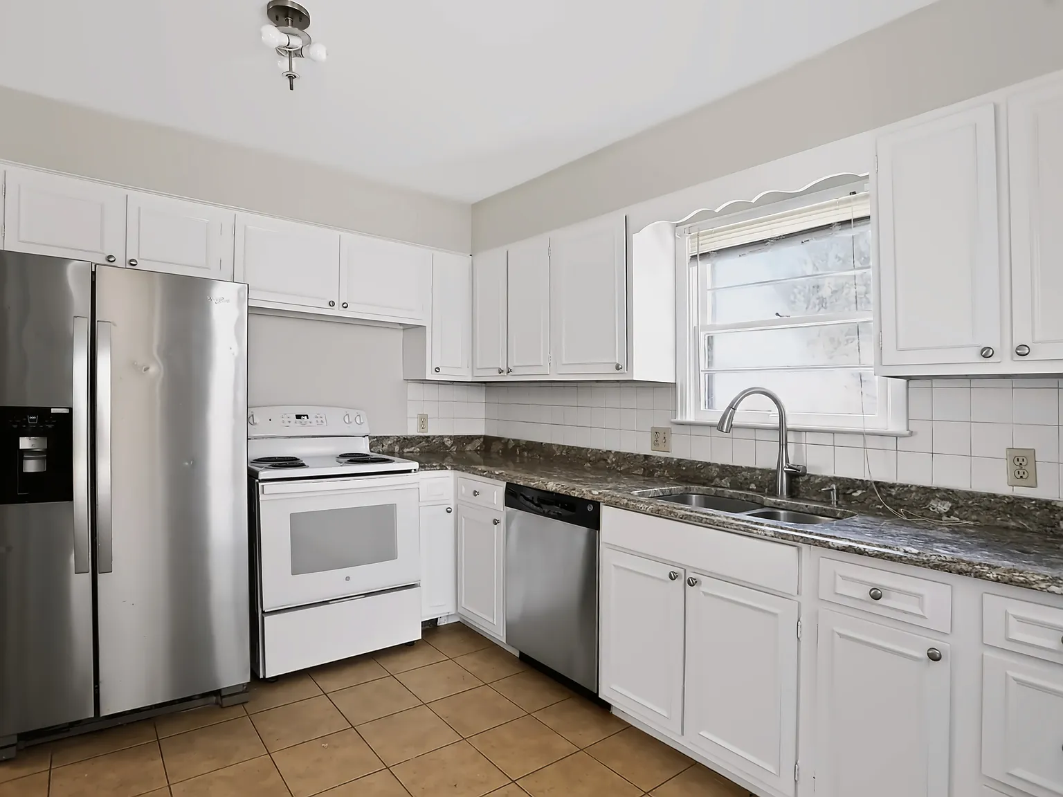 4 bed, 1600 sqft, $2,300 — Photo 4