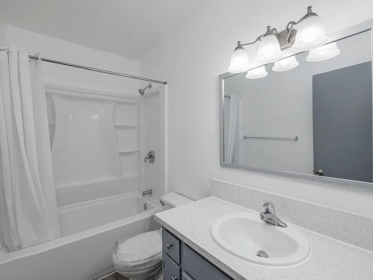 437 Church Ave #F — Photo 2