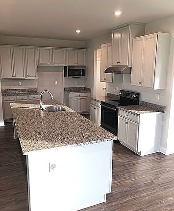 4th image of 307 Goodwick Dr
