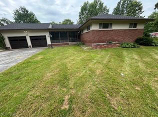 17657 Beck St, Lake Milton, OH 44429
