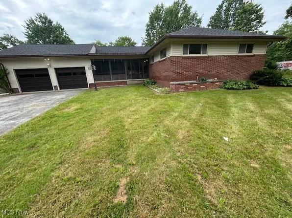 17657 Beck St, Lake Milton, OH 44429