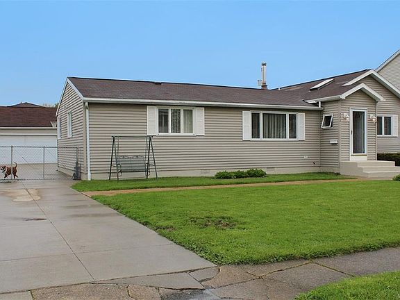 2nd image of 242 Lyndale Ave