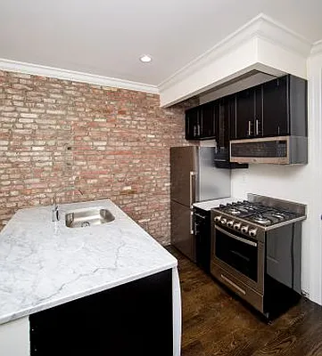 Rented by Icon Realty Management | media 20