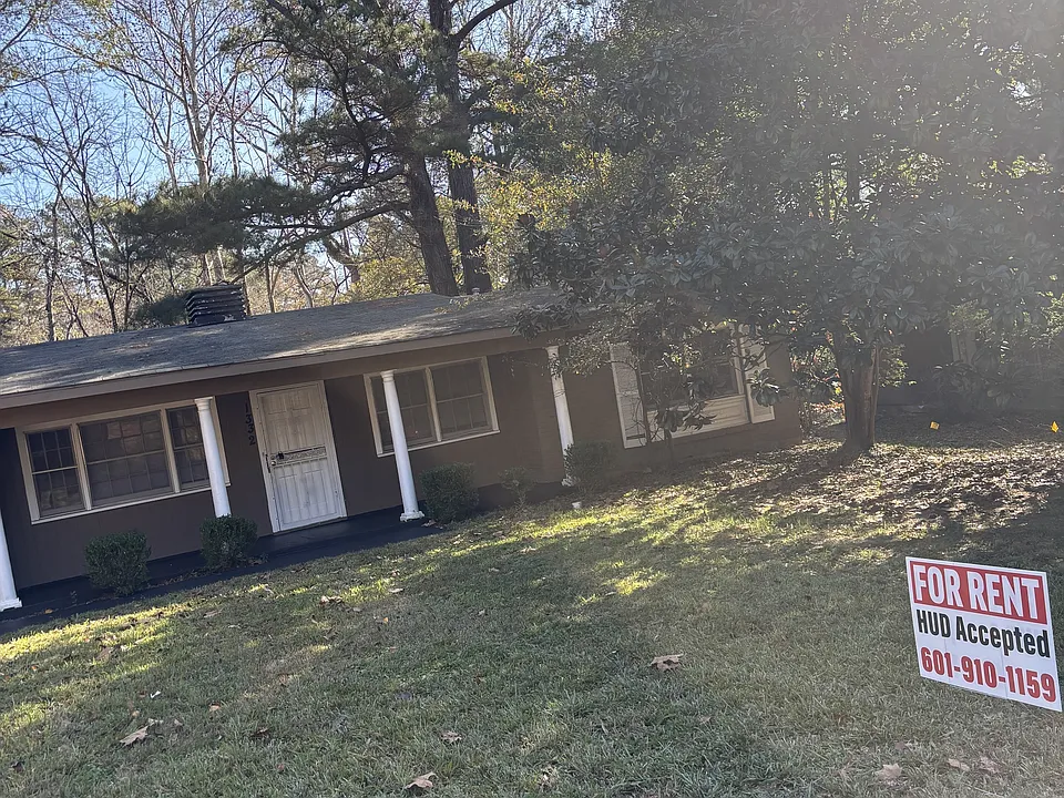 1332 Dianne Dr