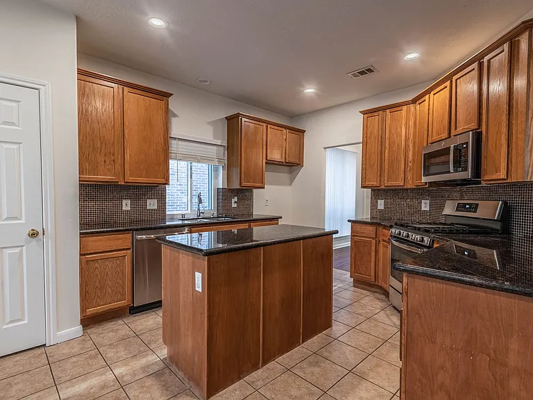 6303 Faulkner Ridge Dr — Photo 8