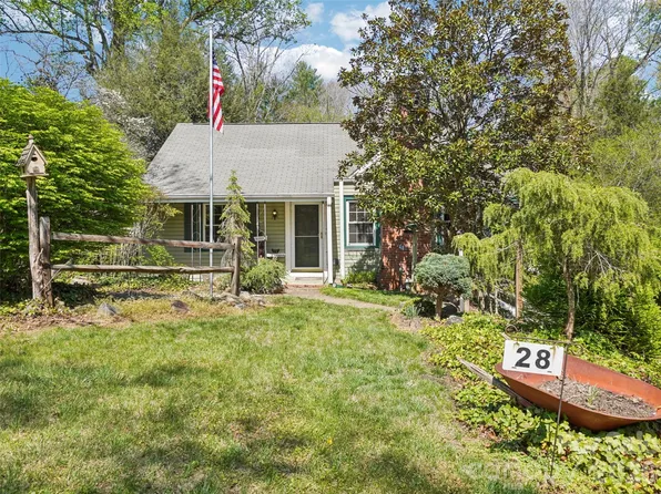 28 Kensington Dr, Asheville, NC 28805