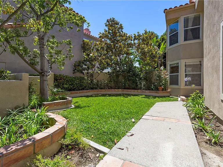 10 Montelegro — Photo 2