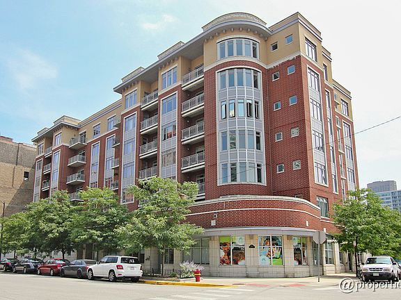 2nd image of 657 W Fulton St Unit 310