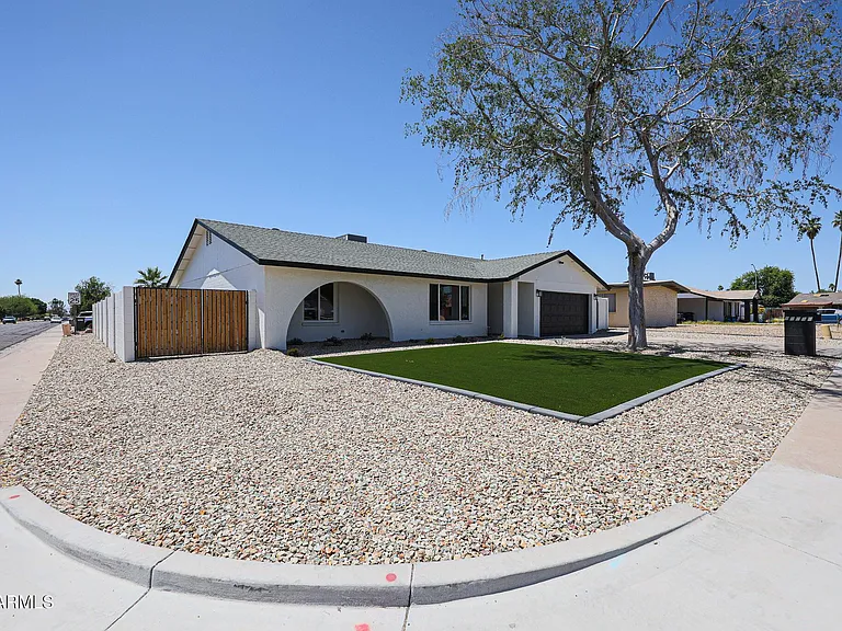 11202 N 43rd Dr — Photo 2